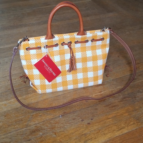 Dooney & Bourke Handbags - 《DOONEY AND BOURKE》NWT tulip bag